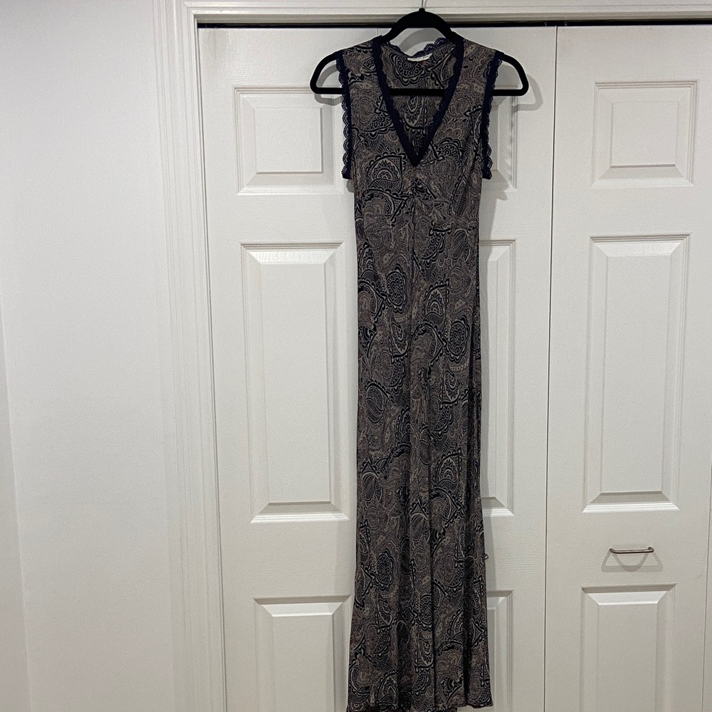 Elegant Black and Gray Paisley Dress